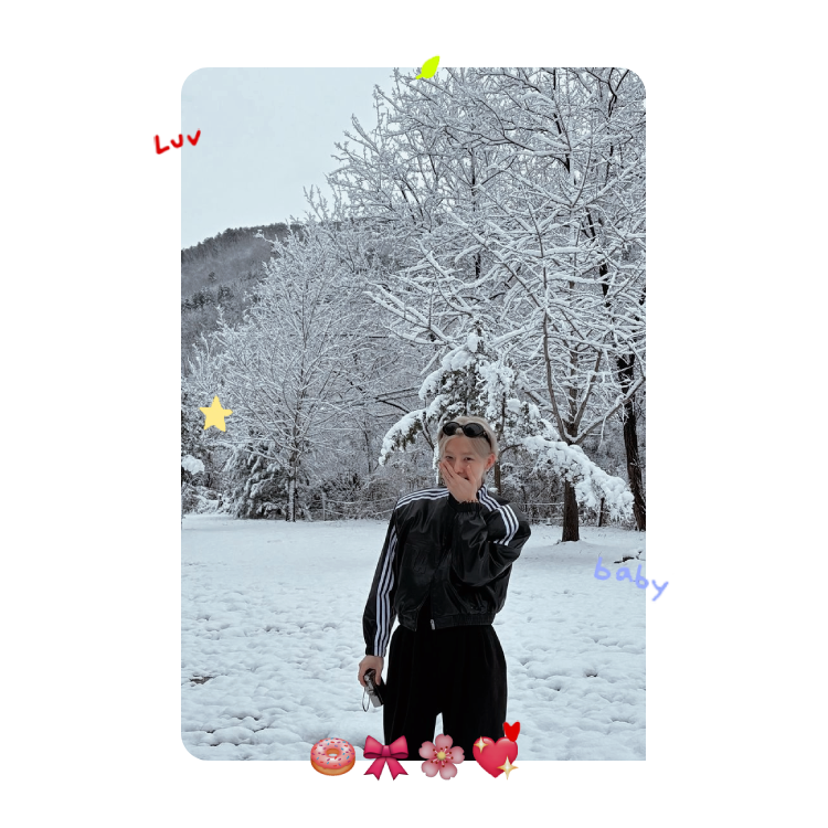 ⠀⠀⠀⠀⠀⠀⠀‧₊˚     𝙪𝙥𝙙𝙖𝙩𝙚﹫𝙢𝙖𝙭𝙖𝙘𝙝𝙪 
첫 눈 ~ cue exo's song! ❄️
we decided to take these great pics really quick and run because it was so cold, my feet hurt a lot after but the pics are so cute ㅎㅎ   

                     (do you see anything different in me?)