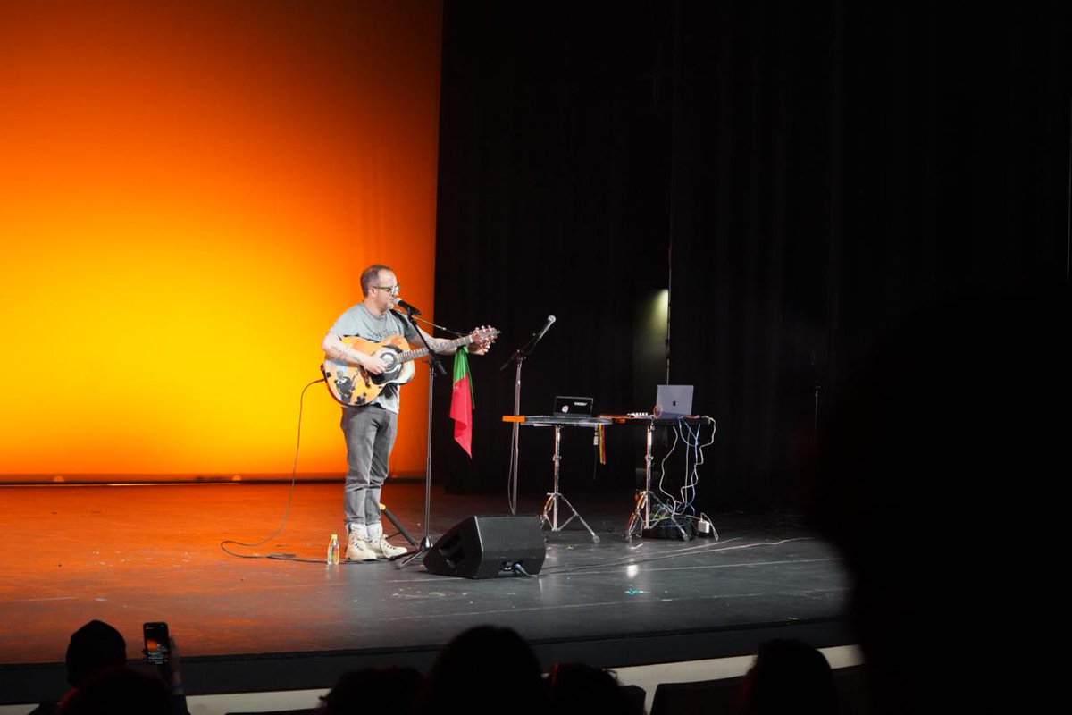 CsiviComunes's tweet image. 🌱 Este evento nos invita a reflexionar y aplaudir las narrativas de reconciliación que emergen del talento y el compromiso de quienes siguen firmes en su apuesta por la paz.

#ArtePorLaPaz #FirmesConElAcuerdo #CulturaDeReconciliación #ConstruyendoPaz