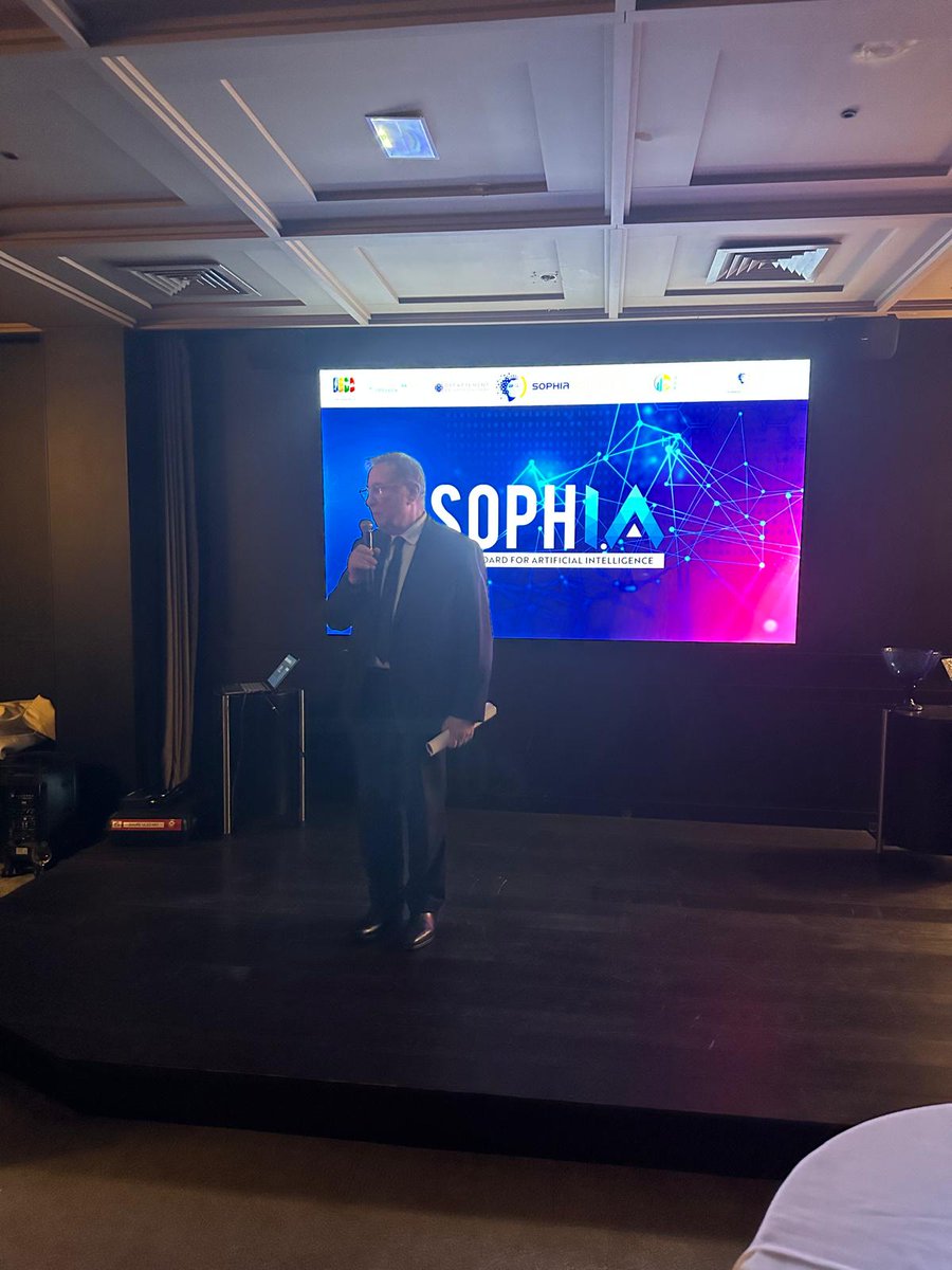 KLEYNHOFF's tweet photo. Ce soir je représentais le Président @RenaudMuselier au social event du #SophIASummit @SophiaAntip0lis @CASAOfficiel @FondationSophia @Univ_CotedAzur
pour présenter le #PlanIA de @MaRegionSud @risingSUD à un parterre de chercheurs, académiques et entrepreneurs internationaux https://t.co/dDpfdMKoIF