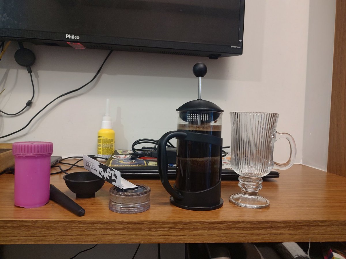 JuarezO85678826's tweet photo. Mais alguém curte café com maconha ou é viagem minha? https://t.co/4bkEAAyx9x