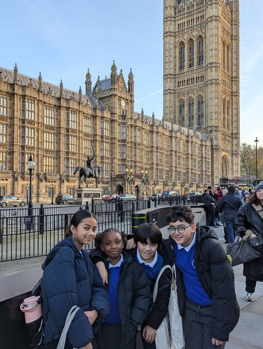 What a fantastic day we had with the <a href="/Literacy_Trust/">National Literacy Trust</a>. Meeting our favourite authors <a href="/MichaelRosenYes/">Michael Rosen 💙💙🎓🎓 NICE 爷爷</a> <a href="/RobBiddulph/">Rob Biddulph</a>, talking to MPs including our own MP <a href="/EmilyThornberry/">Emily Thornberry</a> about #LibrariesForPrimaries and exploring the Houses of Parliament.