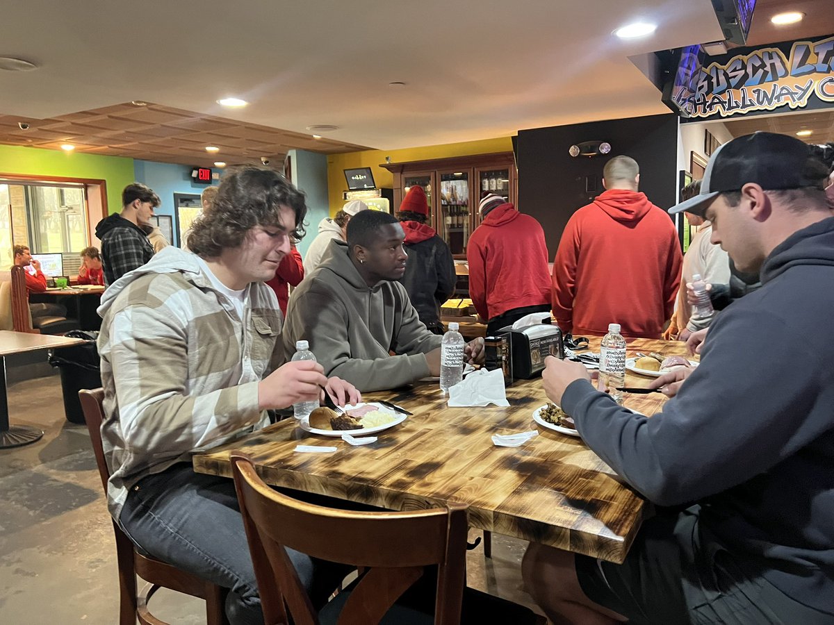 Grateful to Brett and Katie Matthews at West Side Smoke for feeding our crew a delicious Thanksgiving meal! Thank you again, Brett, Katie and staff 🦃🍗🥧