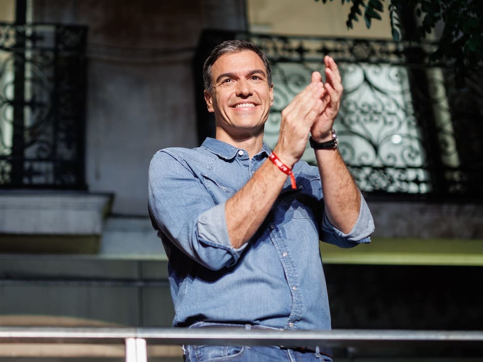 'The Guardian' se rinde ante Pedro Sánchez: "Es posiblemente el político de centro-izquierda más exitoso de Europa en la última década"
"Si alguien puede encontrar una salida, ese es el gran superviviente político de España, Pedro Sánchez"El mejor presidente que jamás tuvo España