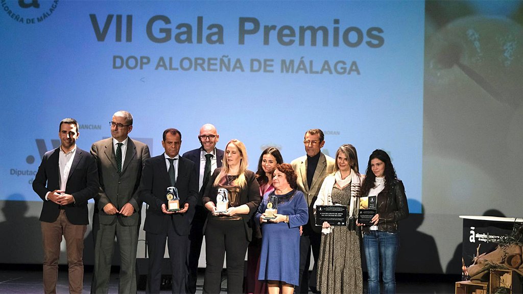 El Consejo Regulador de la DOP Aceituna Aloreña de Málaga premia a Canal Sur en la modalidad de Institución

🌐 csur.red/3fII50UhIXg

🗣️ <a href="/Juandemellado/">Juande Mellado</a> | <a href="/jvargas1970/">Juan Vargas</a> | <a href="/Ayto_Cartama/">Ayuntamiento Cártama</a>

♾️ #SiempreCanalSur