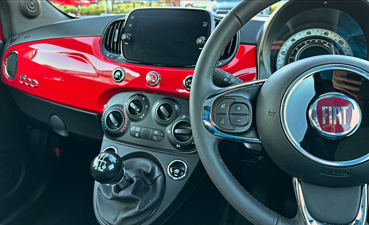 NakedPrimate's tweet image. On the one hand the retro little Fiat 500 courtesy car the body shop loaned me is pretty darn cute. On the other hand - I’m very very intrigued to see whether I can get 100kg of Africa field kit into a two-seater next week 😂😂

#fieldworkfail #fiat500