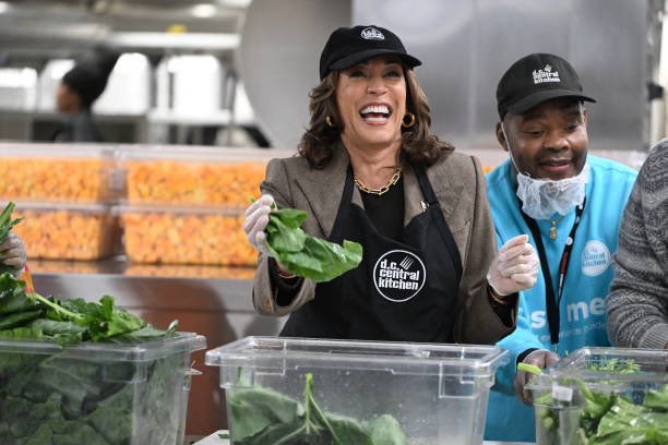 Protect Kamala Harris ✊ tweet media