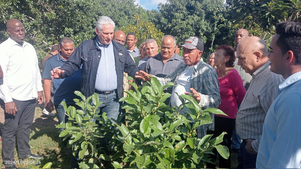 Recorrimos hoy  varios centros económicos y productivos del municipio #Camagüey junto al Presidente <a href="/DiazCanelB/">Miguel Díaz-Canel Bermúdez</a> y <a href="/DrRobertoMOjeda/">Dr. Roberto Morales Ojeda</a>