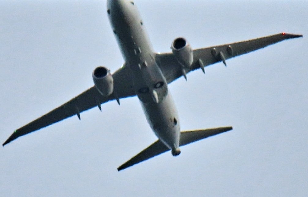 BloodyPolitics's tweet photo. A couple of sessions on the Prestwick circuit for ๐ฌ๐ง RAF Poseidon P8 #ZP803 - flying as #THNDR02 this afternoon and #THNDR03 this evening. They're racking up the miles. ๐
#avgeek #planespotting
https://t.co/CPowevIlLM https://t.co/oReXMQV3Tj
