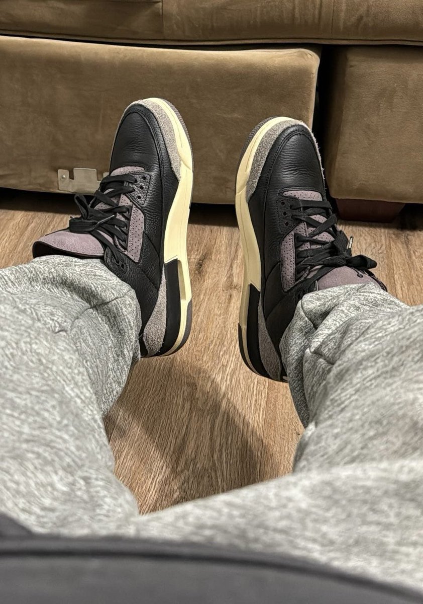 illhouettes's tweet image. What is everyone rocking this Thanksgiving. Went with the #Amm3