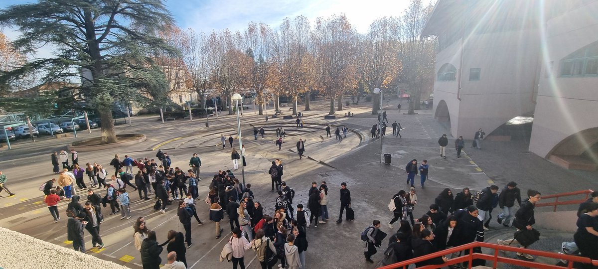 regisbegorre's tweet photo. Poursuivre la visite des établissements du Gard à la rencontre des équipes de dir, administratives,  des profs, CPE, AED, PSY EN, agents médico sociaux, des collectivités  pr mieux appréhender les contextes d'immersion de nos élèves. Ce matin, collèges de Quissac et Brignon. 🙏 https://t.co/TX8cro3vna