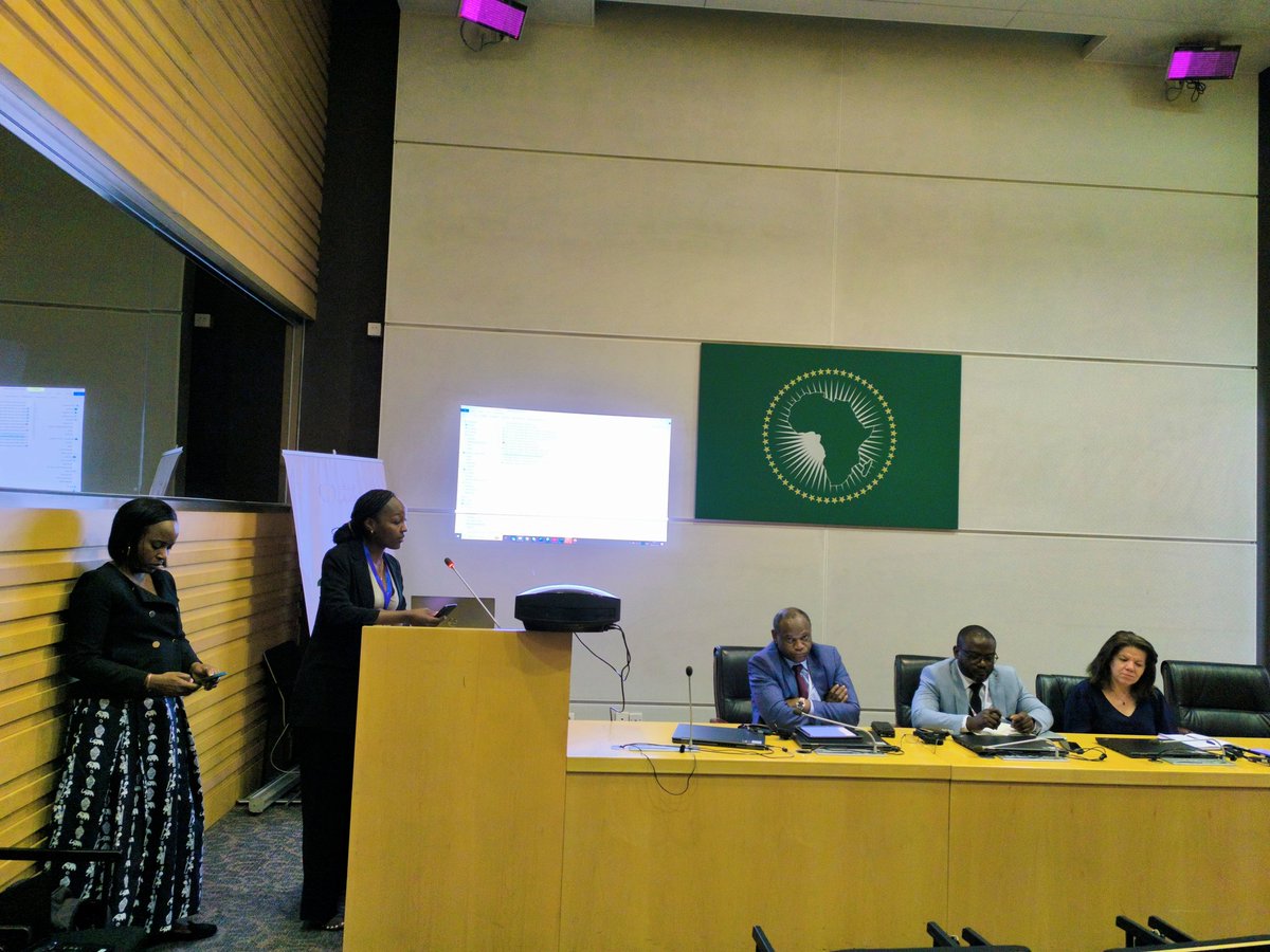 AratelBassir's tweet photo. #PIDAWEEK2024 #BONUS
Lors de la première journée du PIDA, nous avions également assisté à une table ronde sur le thème "Mise en œuvre de la Politique de l'Union Africaine en matière de gouvernance des données: cas de la Zambie." modérée par Mme Sonia Bagumako que nous appelions affectueusement "la plus nigérienne des Burundais" en souvenir de ses 4 années passées à l'@AnsiNiger avant d'être Conseillère en Digitalisation auprès de @NEPAD_Agency.

Nos discussions se sont concentrées sur les efforts de la Zambie pour implémenter la politique de gouvernance de données l’Union Africaine. La Zambie a aussi partagé l'expérience sur le développement de leur data center, infrastructure essentielle pour le développement de l'économie digitale.
D'autres pays westafs comme le Nigeria, le Sénégal, le Bénin et le Ghana, disposant déjà de leurs Data Center nationaux ont été cités comme modèles.

Le Niger 🇳🇪 doit s'inspirer de ces exemples pour bâtir son Data Center afin d'atteindre sa souveraineté numérique et renforcer notre écosystème.

#TheAfricaWeWant 
#Agenda2063 
#TransformationNumérique