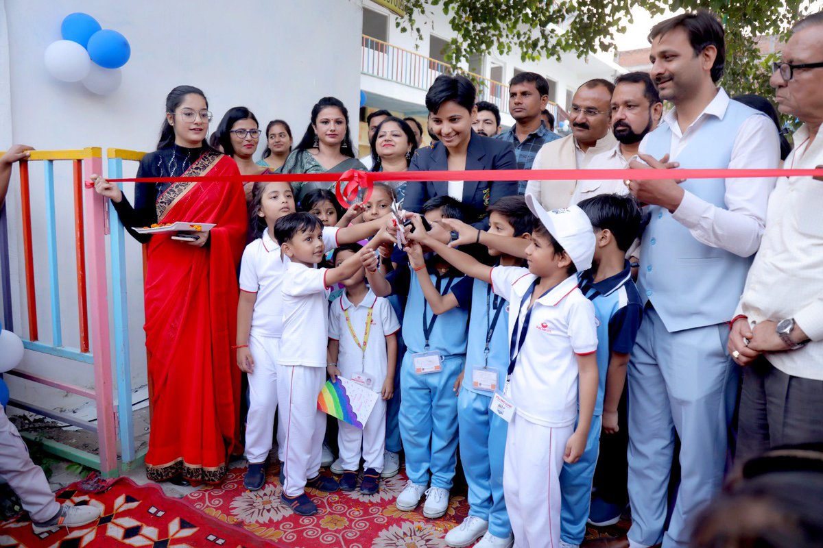 ManishaKick's tweet photo. On 14th November, a special day celebrating Children's Day, I had the privilege of inaugurating a sports academy in Jhansi, UP, as the chief guest.
#athlete #tiss #navodaya #HIGHLIGHT #champion #VadodaraCity #gujarat #India https://t.co/HbTSpi7DAD