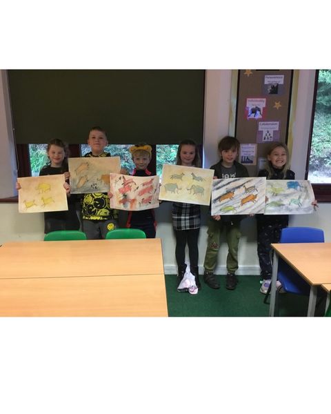 nlancingprimary's tweet image. Year 3's topic is Stone/Iron Age. They've looked at the textures of cave walls, animals &amp;amp; hunters that tell a story.  It looked like the animals were moving when the hunters moved their torches. The images were sketches rather than drawings, drawn using natural objects &amp;amp; colours.