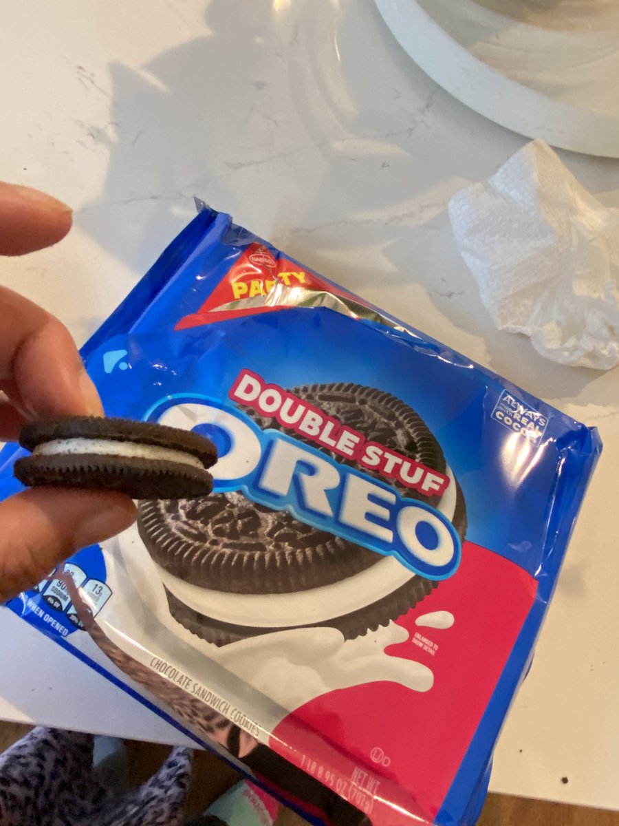 TrblakeLove's tweet photo. @Oreo why does my double stuffed look single??? https://t.co/wDGIuD9P60