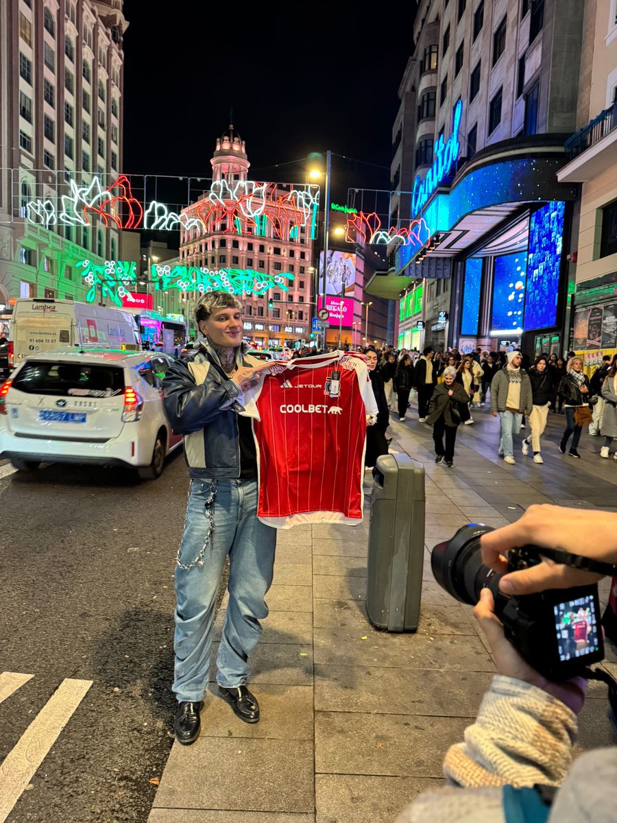 Chavales, el momento más esperado de la historia del anime llegó! Por fin me trajeron la camiseta de <a href="/ColoColo/">Colo-Colo</a> personalizada 😭🙌🇨🇱🥇
Esto tiene que ser mi post con más RTs 🫡