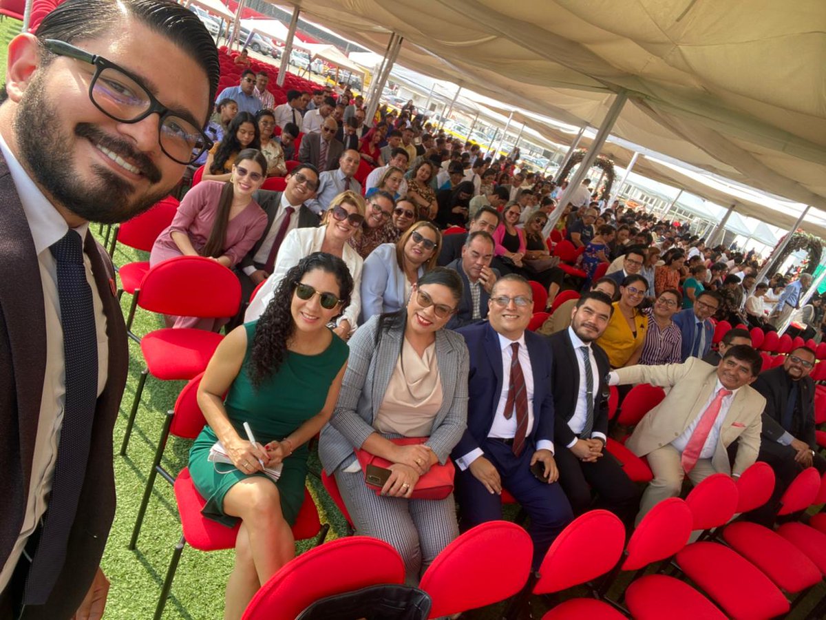 🎉 ¡Nuevos graduados en la Universidad para Todos! 🌟 Estudiantes y familias de todas las provincias celebran este gran logro académico. 🎓Maestría Derecho Procesal 
Felicitaciones <a href="/UbeEcuador/">UBE | Universidad Bolivariana Del Ecuador</a> por seguir construyendo sueños.
#GraduadosUBE #Durán #alumniUBE #TeamUBE