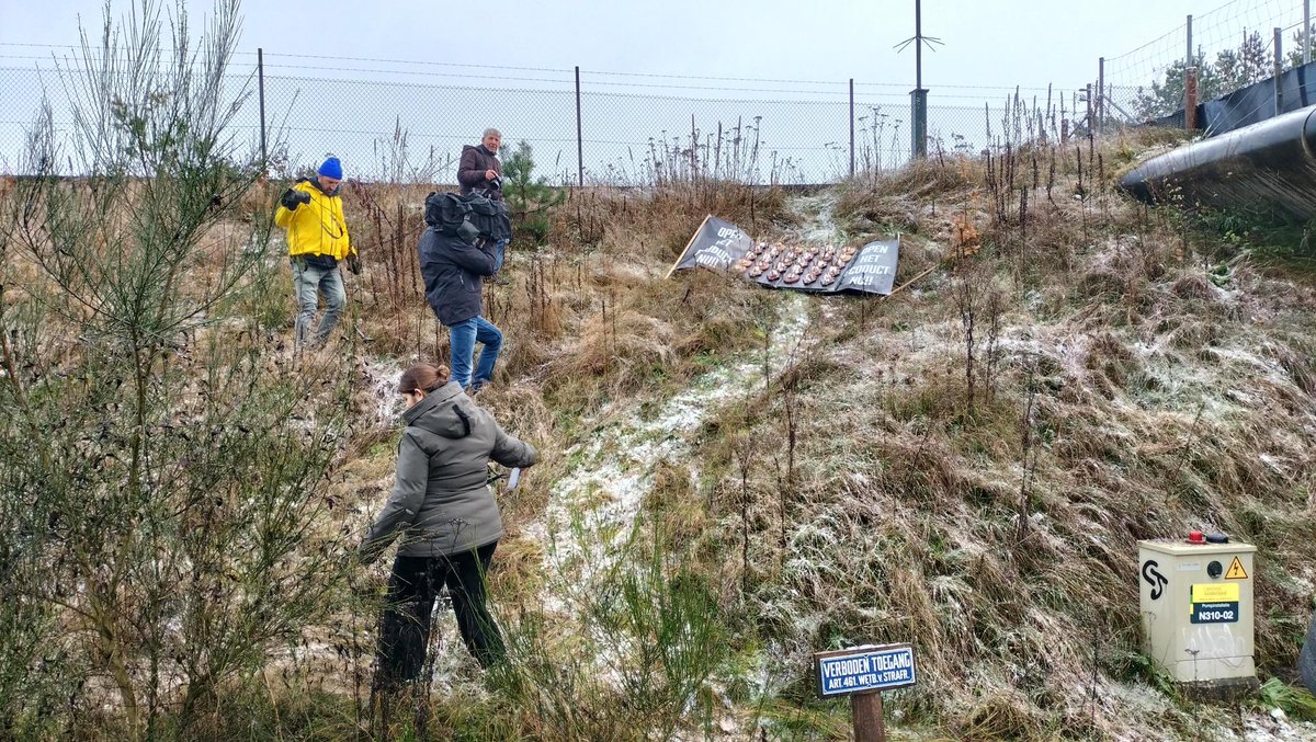 Het ijzeren gordijn dat de ⁦<a href="/HogeVeluwe/">NP De Hoge Veluwe</a>⁩ plaatste op het ecoduct Oud Reemst bij Otterlo heeft al genoeg slachtoffers gemaakt.En miljoenen Euro’s publiek geld over de balk gegooid. Hoogste tijd om de krachten te bundelen tegen dergelijk wanbeleid faunabescherming.nl 🐺📯