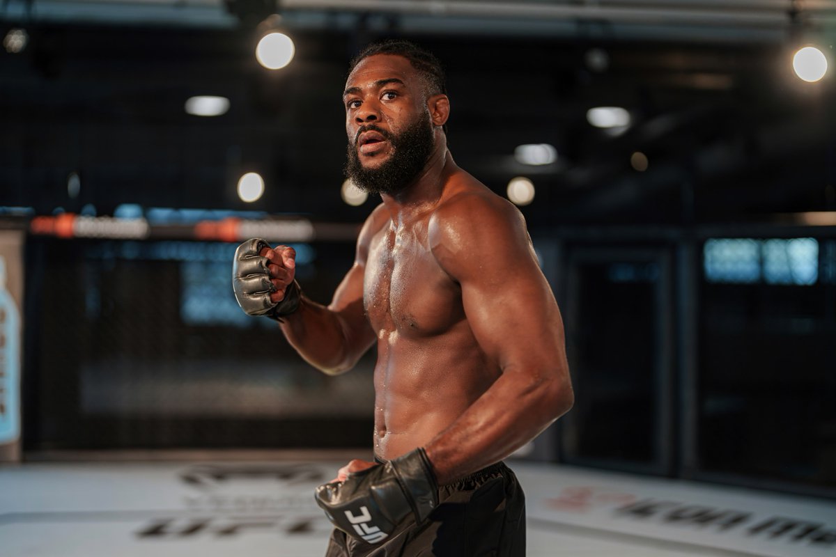 funkmasterMMA's tweet image. Happy Thanksgiving! I’ll be eating next weekend 😤
•
#UFC310 #FunkHarbor