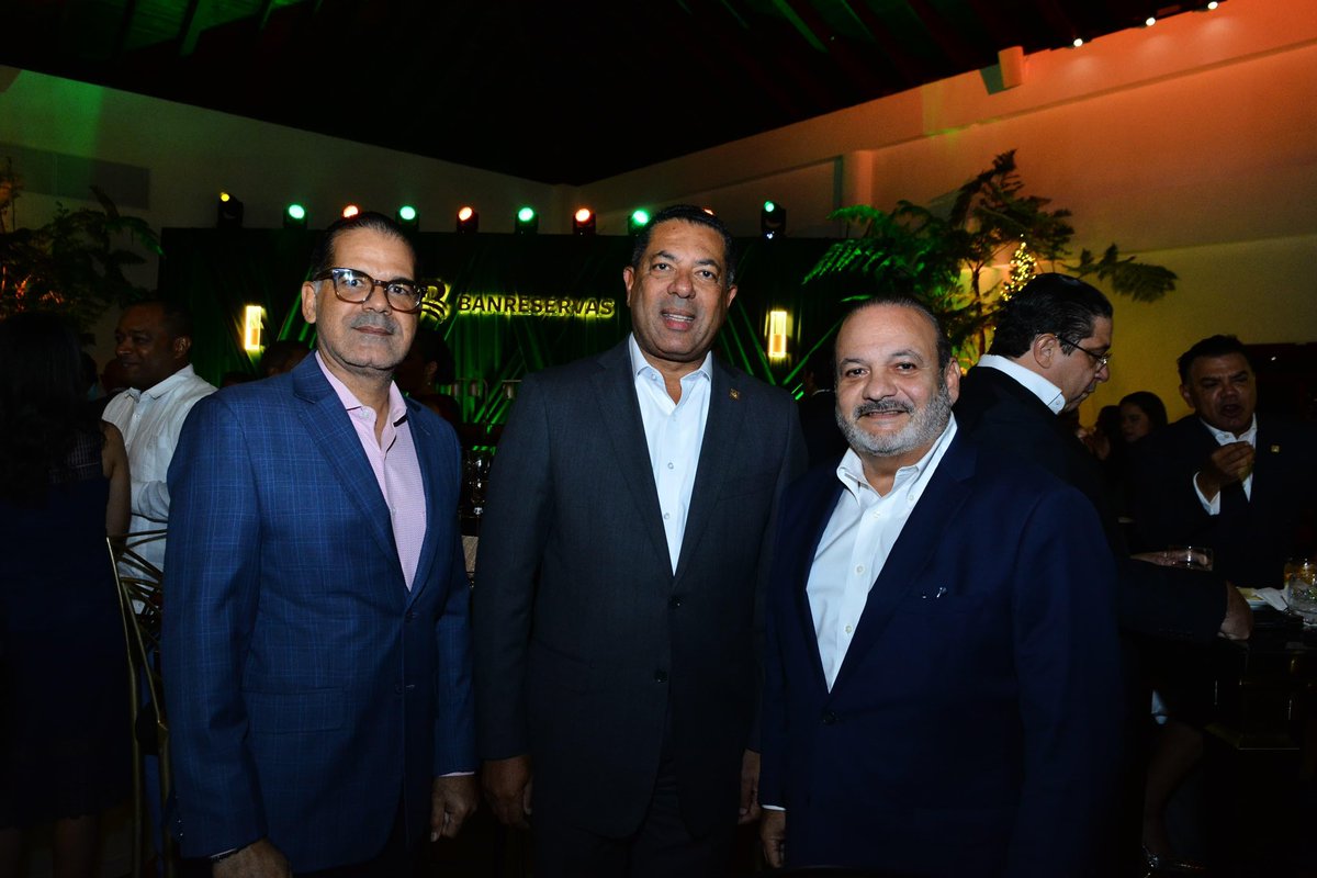 BanreservasRD's tweet photo. Con el propósito de continuar consolidando las relaciones con nuestros #ClienteBR y aliados estratégicos, llevamos a cabo nuestro tradicional cóctel de negocios en la zona norte del país.

En representación de nuestro Presidente Ejecutivo @SPereyraRojas, el encuentro estuvo a cargo del VP Ejecutivo Senior de Negocios, @YsidroGarciaPeguero, quien destacó celebrar los logros alcanzados en el 2024 y renovar el compromiso de trabajar para lograr las metas  financieras y los sueños de nuestros clientes.

Cada encuentro fortalece nuestra dedicación de ser el puente hacia nuevas oportunidades para quienes confían en #ElBancoDeTodosLosDominicanos.

#Banreservas #Cóctel
