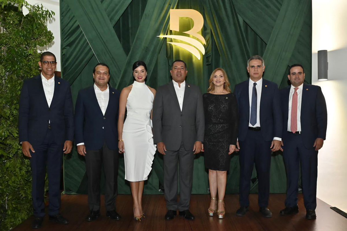 BanreservasRD's tweet photo. Con el propósito de continuar consolidando las relaciones con nuestros #ClienteBR y aliados estratégicos, llevamos a cabo nuestro tradicional cóctel de negocios en la zona norte del país.

En representación de nuestro Presidente Ejecutivo @SPereyraRojas, el encuentro estuvo a cargo del VP Ejecutivo Senior de Negocios, @YsidroGarciaPeguero, quien destacó celebrar los logros alcanzados en el 2024 y renovar el compromiso de trabajar para lograr las metas  financieras y los sueños de nuestros clientes.

Cada encuentro fortalece nuestra dedicación de ser el puente hacia nuevas oportunidades para quienes confían en #ElBancoDeTodosLosDominicanos.

#Banreservas #Cóctel