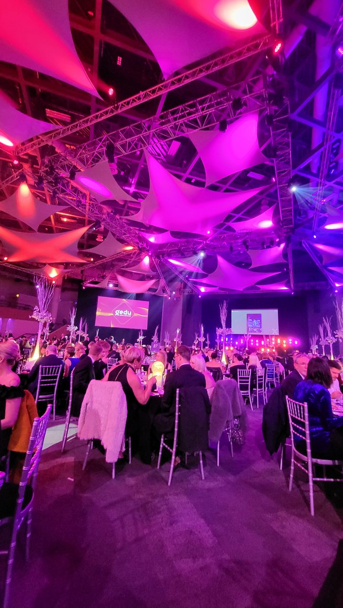 CUSpecialColls's tweet photo. Cynrychioli tîm @cardiffunilib heno yn y #THEAwards 🥳

Braint yw bod yn y categori 'Tîm Llyfrgelloedd Rhagorol' ac wedi cael croeso cynnes iawn - de ni jyst yn hapus i gael ein henwebu! https://t.co/fKDmCxKXvE