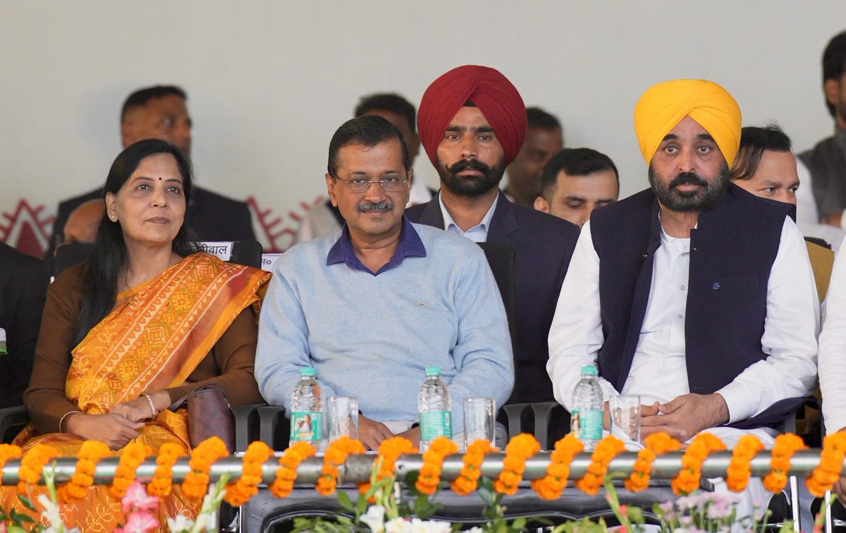 BhagwantMann's tweet image. ਅੱਜ ਝਾਰਖੰਡ ਦੇ ਰਾਂਚੀ ਵਿਖੇ ਕੌਮੀ ਕਨਵੀਨਰ ਅਰਵਿੰਦ ਕੇਜਰੀਵਾਲ ਜੀ ਨਾਲ JMM ਆਗੂ @HemantSorenJMM ਜੀ ਦੇ ਸਹੁੰ ਚੁੱਕ ਸਮਾਗਮ ਵਿੱਚ ਸ਼ਿਰਕਤ ਕੀਤੀ। ਚੌਥੀ ਵਾਰ ਝਾਰਖੰਡ ਦੇ ਮੁੱਖ ਮੰਤਰੀ ਬਣਨ &apos;ਤੇ ਉਹਨਾਂ ਨੂੰ ਵਧਾਈ ਦਿੱਤੀ।

ਝਾਰਖੰਡ ਦੇ ਲੋਕਾਂ ਨੇ ਇੱਕ ਵਾਰ ਫ਼ਿਰ ਹੇਮੰਤ ਜੀ &apos;ਤੇ ਭਰੋਸਾ ਜਤਾਇਆ ਹੈ। ਲੋਕਾਂ ਦੀ ਸੇਵਾ ਕਰਦੇ ਰਹੋ, ਸਾਡੀਆਂ…