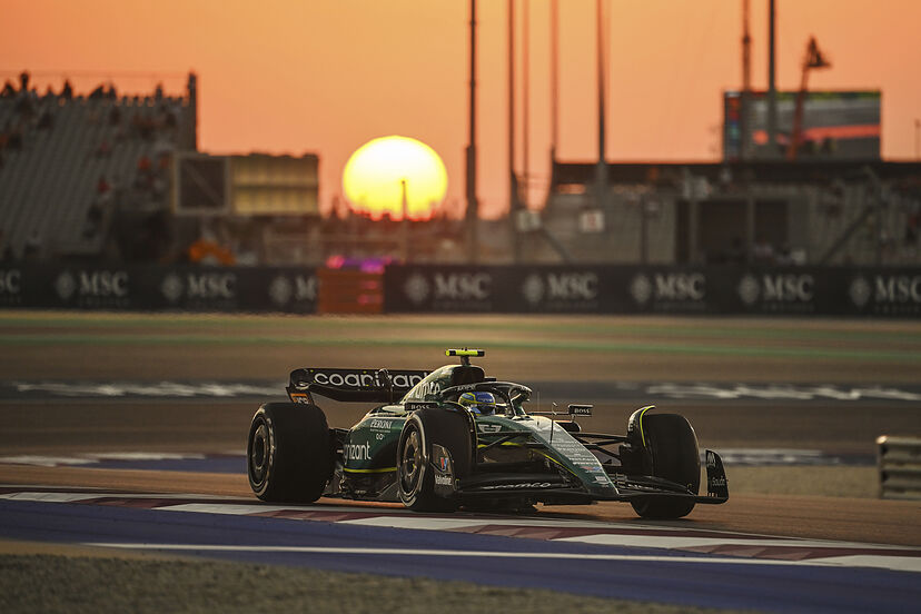 F1_Papi's tweet photo. NUEVO HILO

F1 : 10 cosas que necesitas saber #QatarGP 🇶🇦

1- Qatar tiene Sprint

Viernes:
FP
Quali Sprint

Sabado:
Sprint
Quali Carrera
Chocapinto destruye el coche
Los mecanicos de Williams lloran

Domingo:
Carrera
Leclerc llora
God save the queen

Lunes:
Checo cruza la meta https://t.co/3lZa3O6vuF