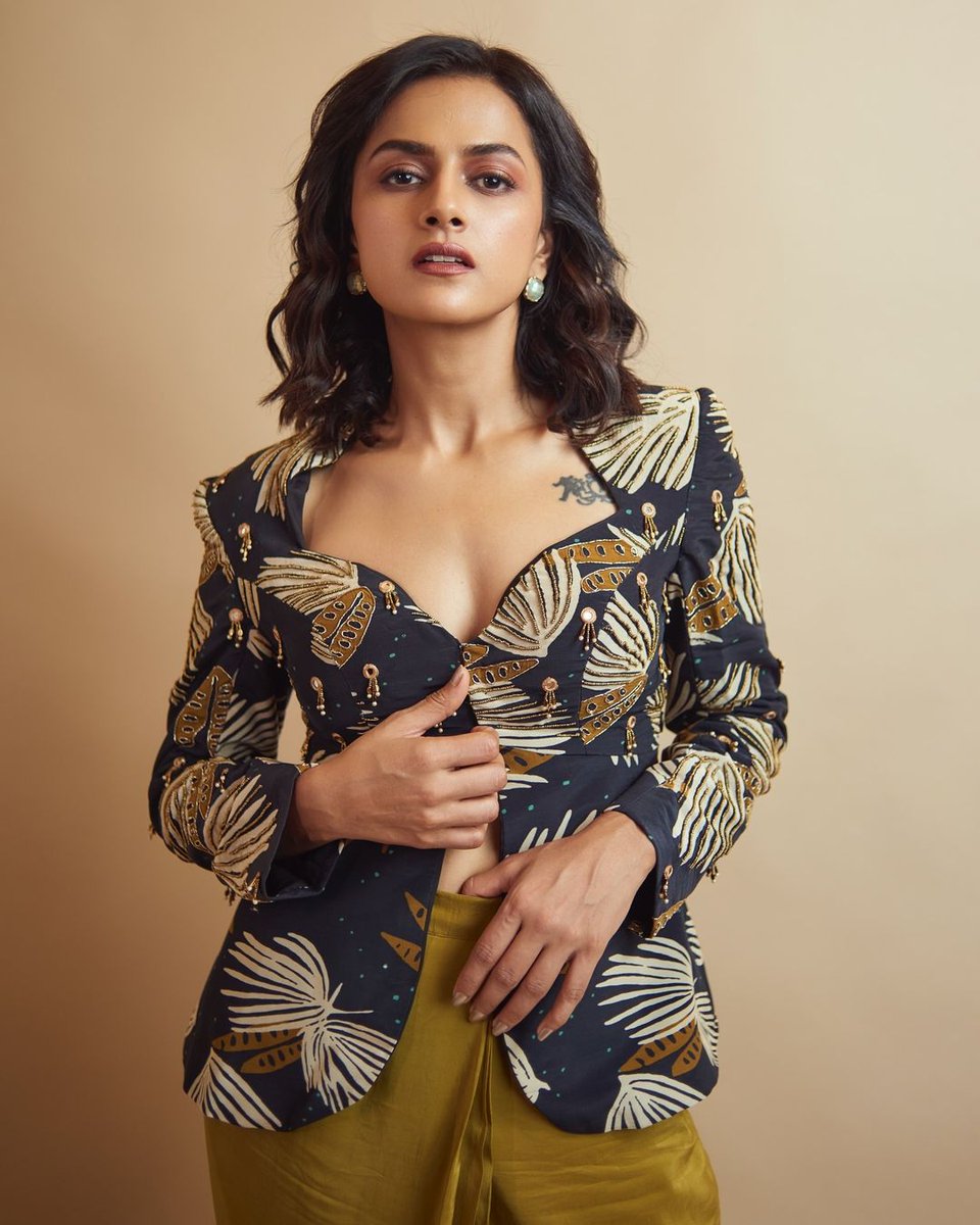 OnlyHeroines's tweet photo. #ShraddhaSrinath 😘 https://t.co/ljXsrYTIBN