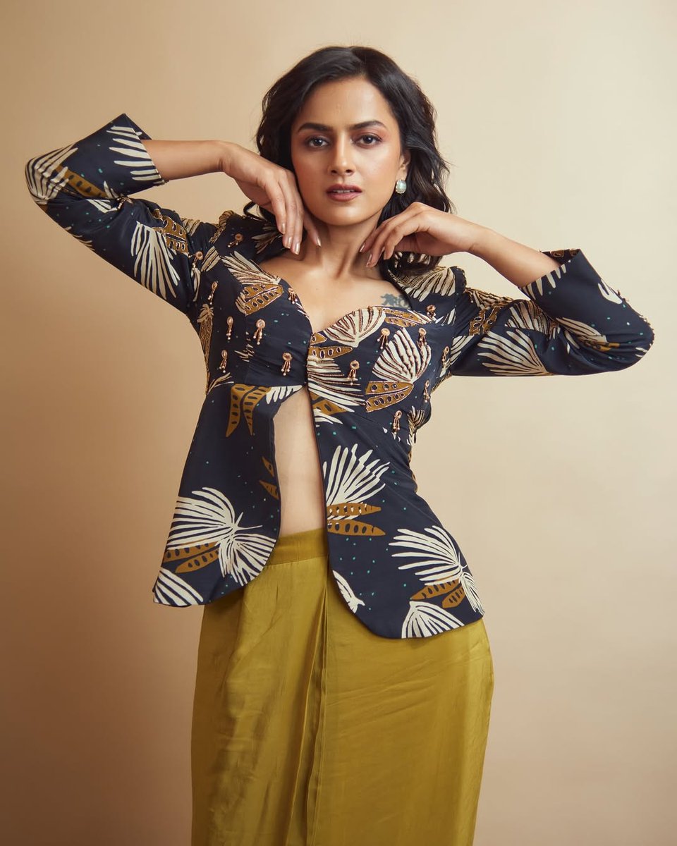 OnlyHeroines's tweet photo. #ShraddhaSrinath 😘 https://t.co/ljXsrYTIBN