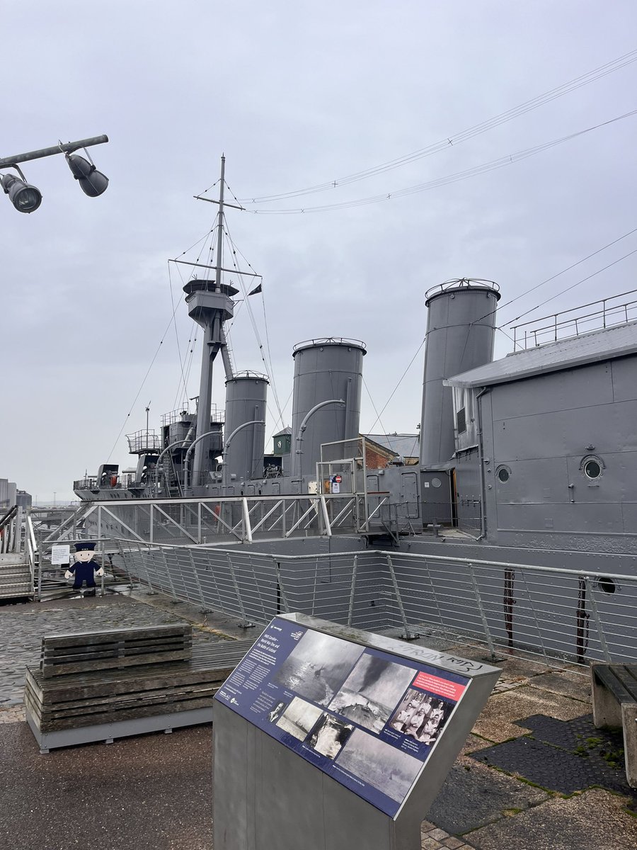 Lisa Holmes tweet media