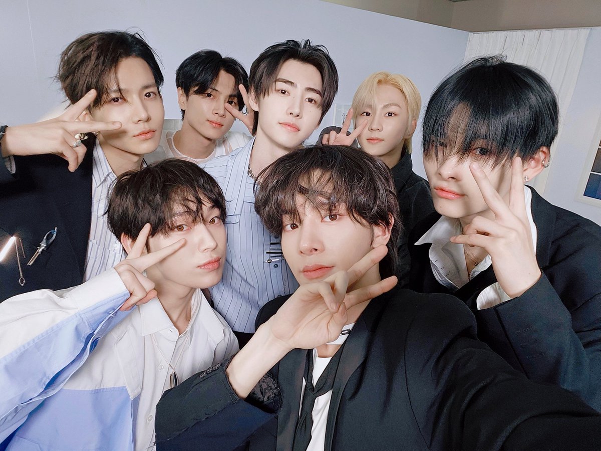 안! tweet media