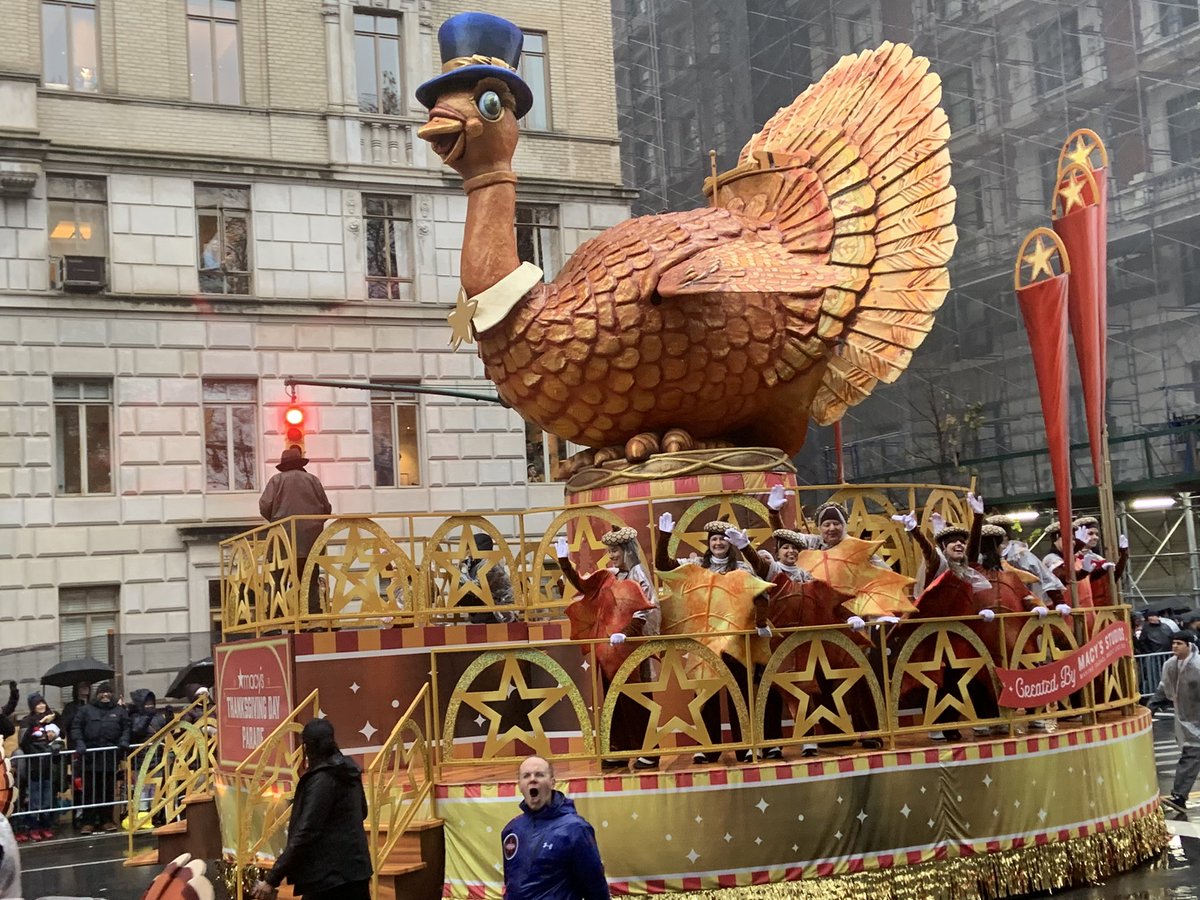 Happy Thanksgiving! New York’s finest getting the <a href="/Macys/">Macy's</a> Thanksgiving Day Parade started. <a href="/FOX19/">FOX19 NOW</a>
