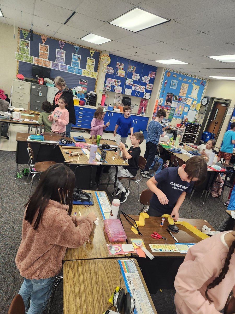 MsThompsonsRoom's tweet photo. Happy Thanksgiving! Don't forget to check in on this year's Macy's Thanksgiving Parade.  We made our own puppets to celebrate #Macysparade2024 https://t.co/hvk0A4AWHU
