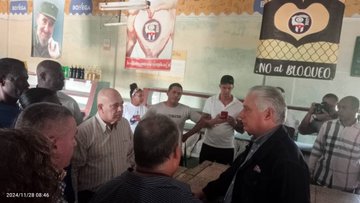 ecorre @Díaz-Canel el reparto Victoria de Girón, del Consejo popular Lenin Albaisa en #Camagüey. Una comunidad enfocada a la vinculación laboral, el trabajo preventivo y a ofrecer servicios de calidad a los más de 13 mil habitantes.#INOTUCAV