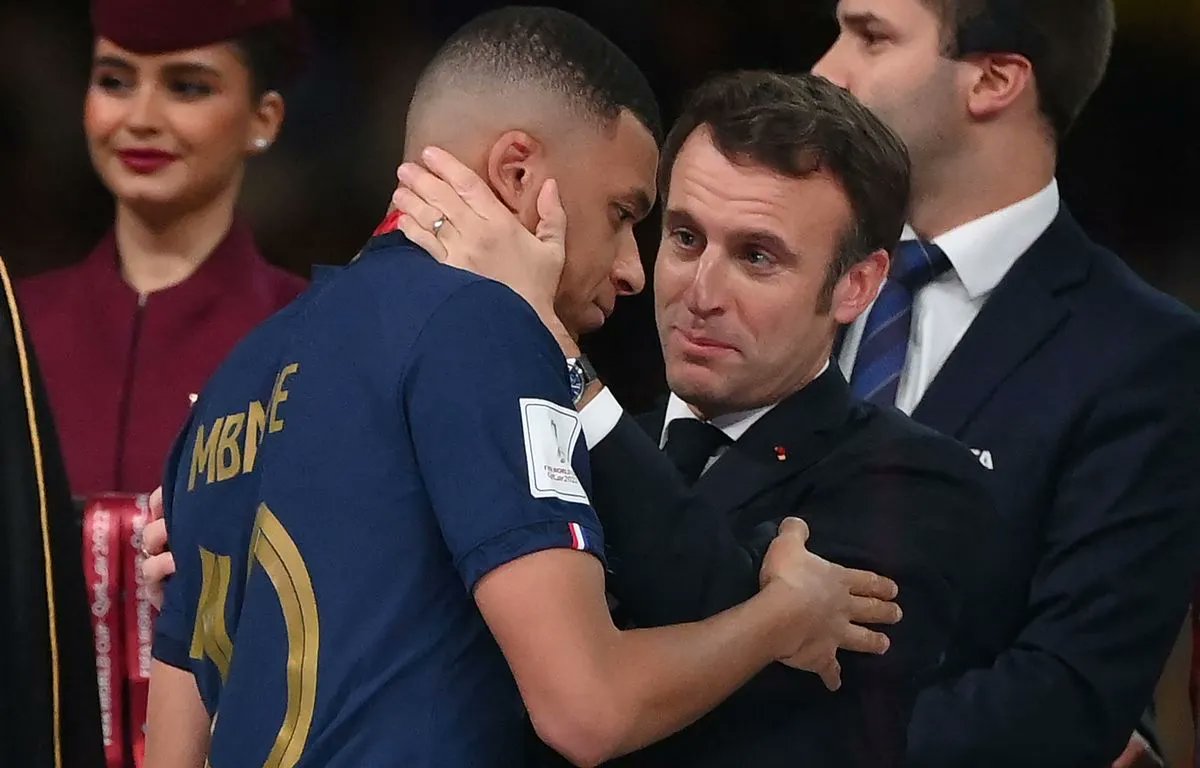 SamDissoire's tweet photo. Trump ce prophète.

#Mbappe https://t.co/Rra63xLLnj