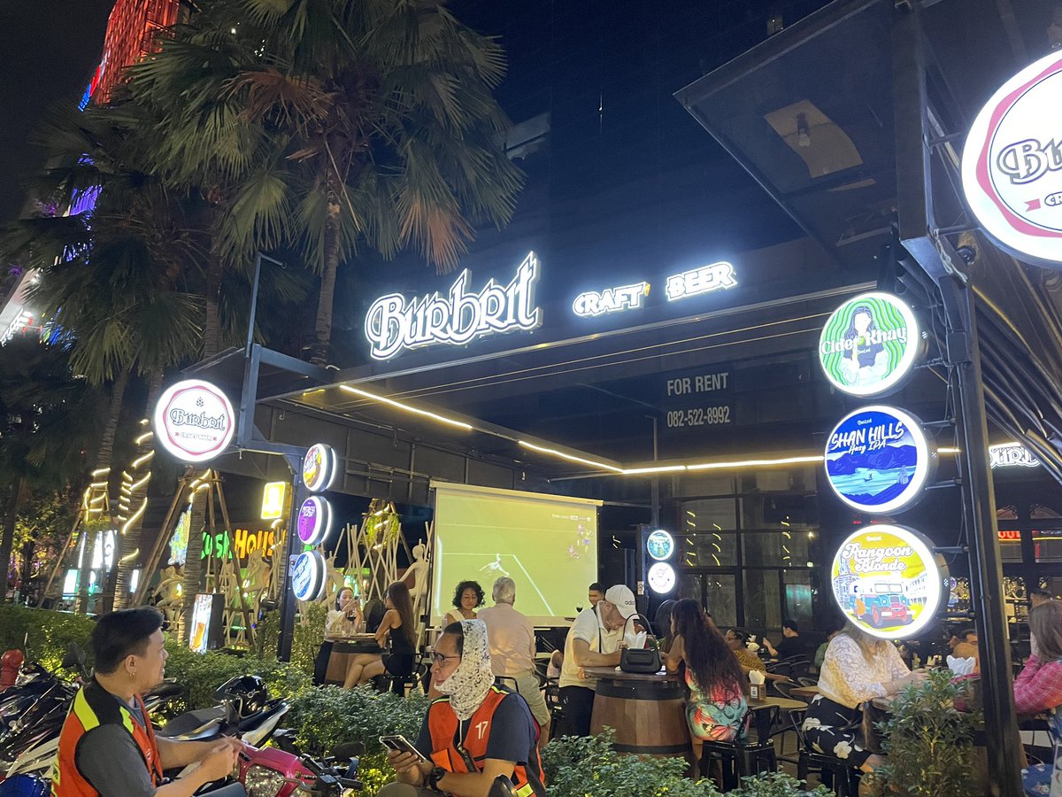 tsukawaddy's tweet photo. ミャンマーの思い出のクラフトビールin Bangkok
てことで、久々の先進国タイ🇹🇭 https://t.co/0rlj2XlRmC