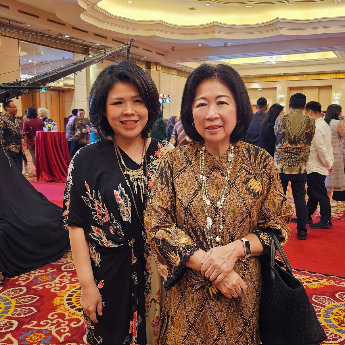 cataya's tweet photo. Welcome Reception for H.E. @WangLutongMFA,  Ambassador of China for Indonesia. 
🖖💐🇮🇩🇨🇳
Good to catch up w mentors, old &amp; new friends. 
​中华人民共和国驻印尼特命全权大使王鲁彤到任招待会 
很开心遇见长辈们、老友、新友.
@Mari_Pangestu https://t.co/jDXnnEJmmb