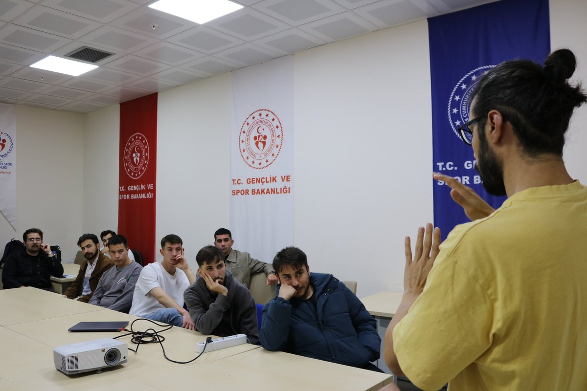 YalovaKYGM's tweet photo. 📍Termal Yurdu
Ağız ve Diş Sağlığı Haftası’nda, Yurt Müdürlüğümüzde barınan öğrencilerimizi uzman diş hekimimizle buluşturduk. Sağlıklı gülümsemelerin önemine dikkat çekerken farkındalık dolu bir etkinlik gerçekleştirdik!
#AğızVeDişSağlığı #KykAkademi https://t.co/MvQ5lLVsjz