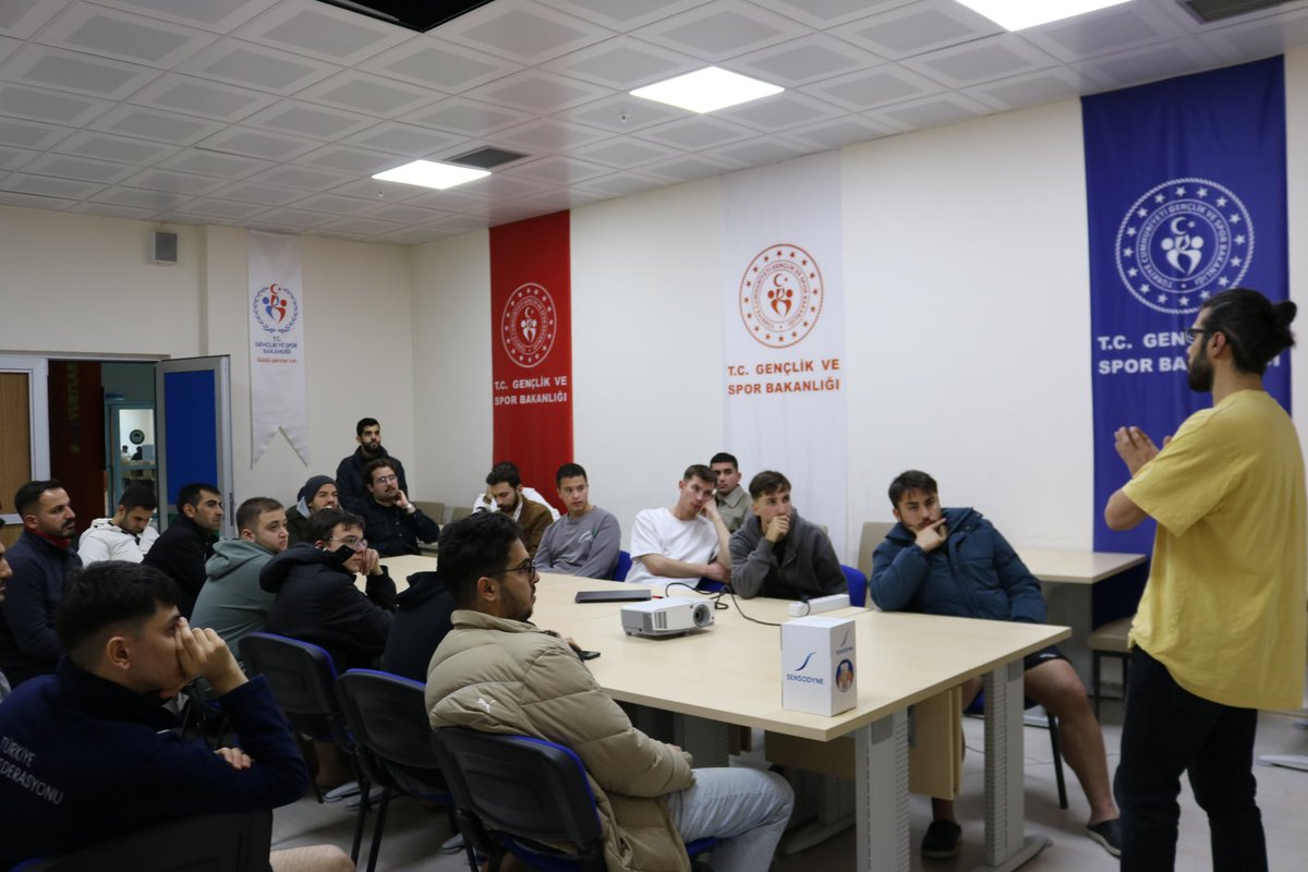 YalovaKYGM's tweet photo. 📍Termal Yurdu
Ağız ve Diş Sağlığı Haftası’nda, Yurt Müdürlüğümüzde barınan öğrencilerimizi uzman diş hekimimizle buluşturduk. Sağlıklı gülümsemelerin önemine dikkat çekerken farkındalık dolu bir etkinlik gerçekleştirdik!
#AğızVeDişSağlığı #KykAkademi https://t.co/MvQ5lLVsjz
