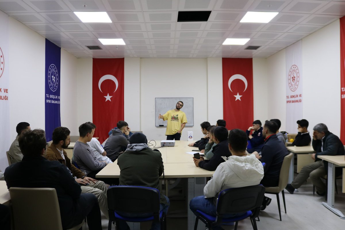 YalovaKYGM's tweet photo. 📍Termal Yurdu
Ağız ve Diş Sağlığı Haftası’nda, Yurt Müdürlüğümüzde barınan öğrencilerimizi uzman diş hekimimizle buluşturduk. Sağlıklı gülümsemelerin önemine dikkat çekerken farkındalık dolu bir etkinlik gerçekleştirdik!
#AğızVeDişSağlığı #KykAkademi https://t.co/MvQ5lLVsjz