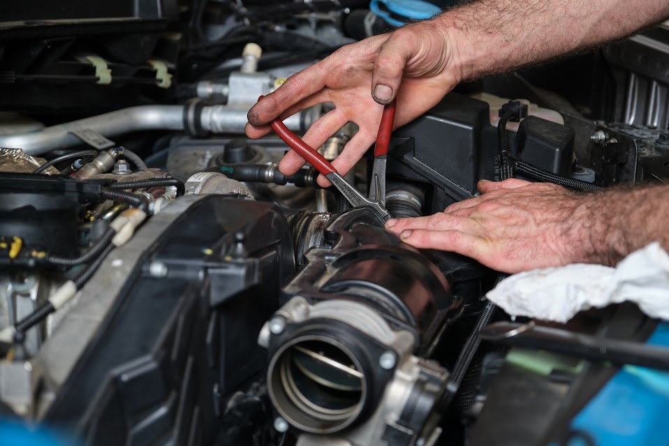 AMCAutoRepair's tweet photo. Don't let a small Auto Repair issue turn in to a big problem. Let AMC Auto Repair help you! https://t.co/Nnge3qV7PN #SmogCheckHayward #StarCertifiedSmogStation #Hayward #BrakeAdjustingStation https://t.co/G7dVUEJPlu