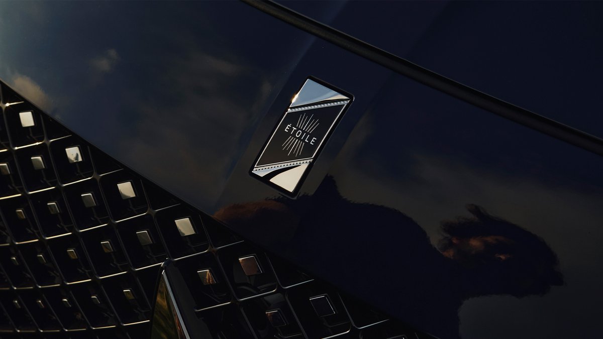DS_Belux's tweet photo. Votre prochain voyage pourrait bien n'être que poésie. À bord de DS 7 ÉTOILE, votre horizon semble être la seule limite. https://t.co/F5yTGddc2v