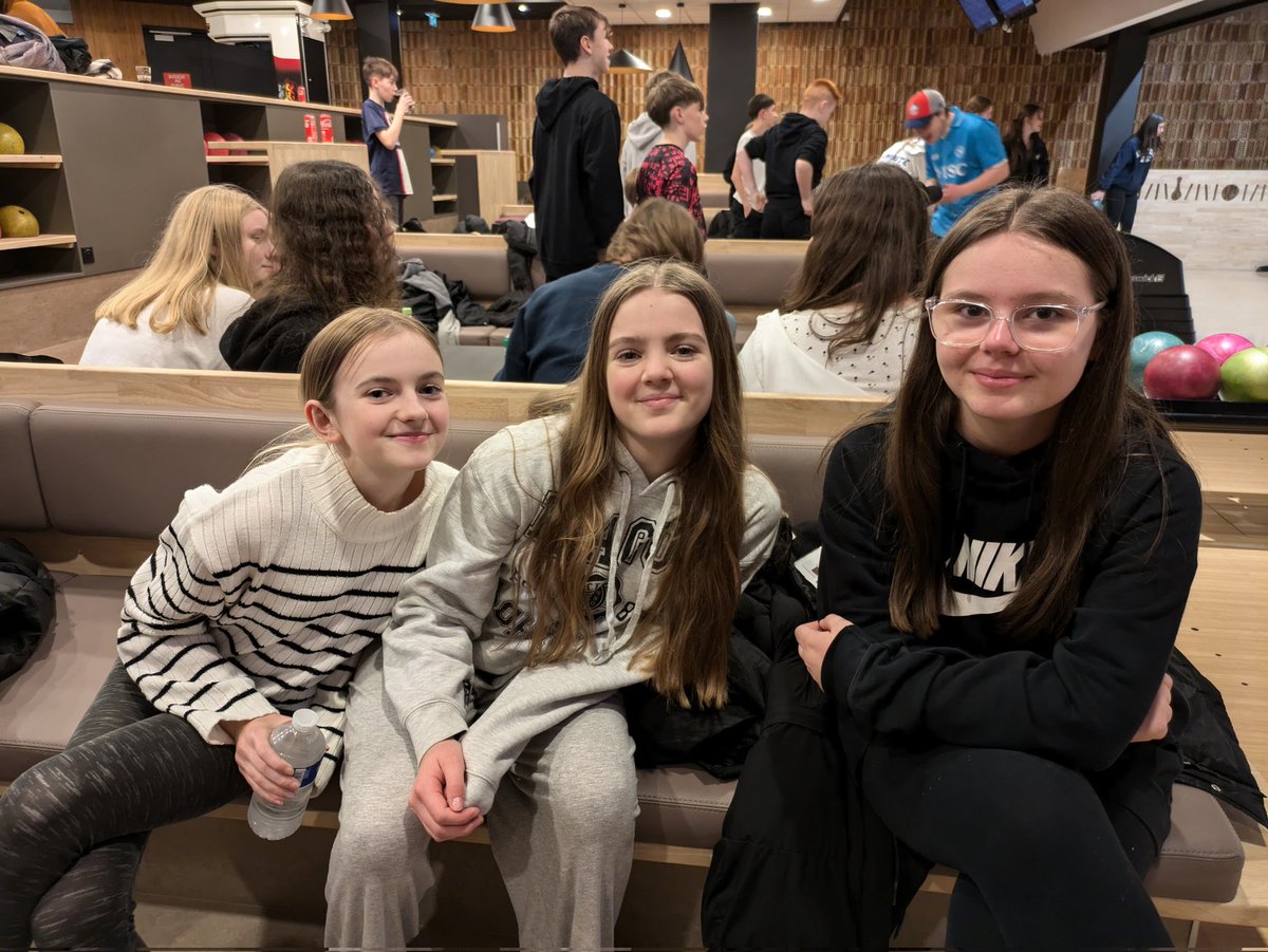 Mrs Thomas tweet media