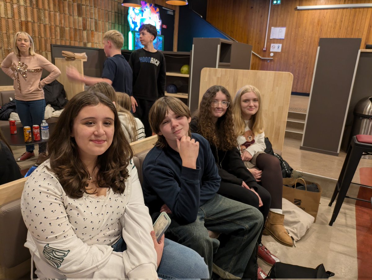 Mrs Thomas tweet media