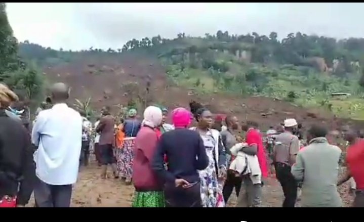 henmuh96's tweet image. Just witnessed the devastating aftermath of landslides in Bulambuli district, Uganda. Deforestation &amp;amp; soil erosion led to this disaster. Let&apos;s prioritize sustainable land use &amp;amp; reaforestation efforts to prevent such tragedies! #LandslidePrevention
#EnvironmentalConservation