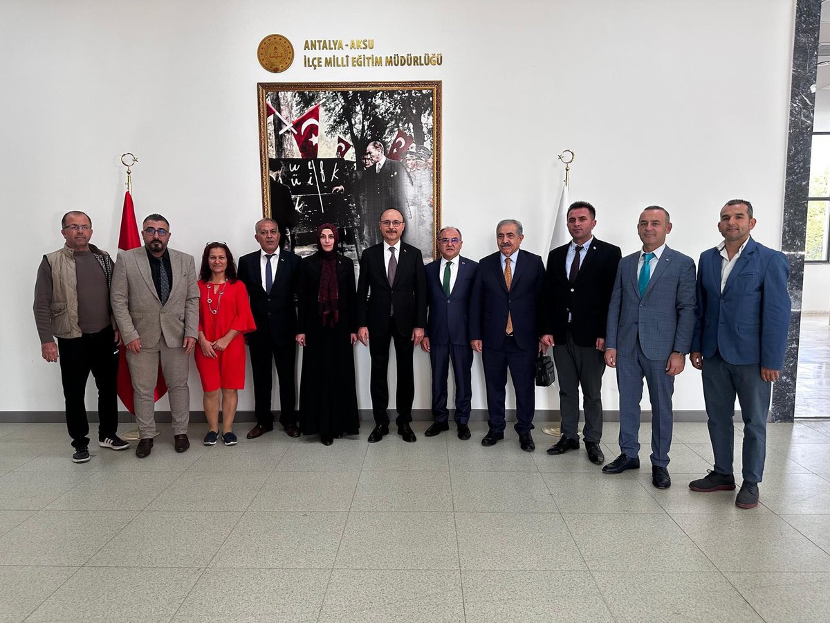 TalipGeylan06's tweet photo. Antalya Aksu İlçe Milli Eğitim Müdürlüğü’nü ziyaret ederek meslektaşlarımızla sohbet ettik.
İlçe müdürümüz Sayın Cahit Öztürk’e nazik konukseverliği için teşekkür ediyorum. https://t.co/mUeSvxa3X2