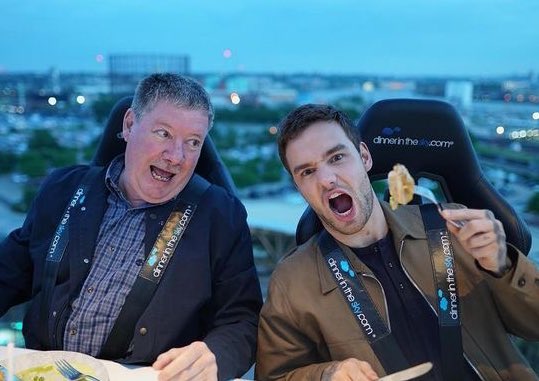 feliz cumpleaños Geoff, te mando un enorme abrazo desde la distancia 🫂