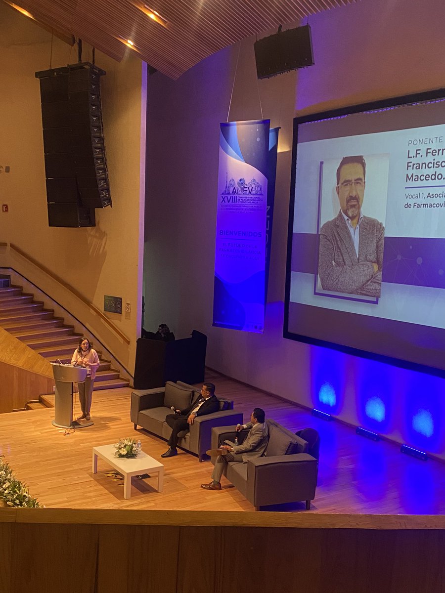 AMFV_Ofic's tweet photo. Avanzar o morir.😷
La inteligencia artificial es una realidad que nos ayuda a tomar decisiones en temas de salud, sin embargo nunca suplirá la revisión y atención al paciente de manera personal. 
#CongresoAMFV https://t.co/GQef2UkHGZ