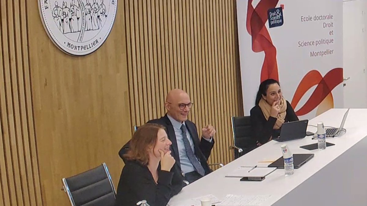École Doctorale Droit et Science politique de l'UM (@ed_dsp_um) on Twitter photo Milles mercis au Professeur Paolo Passaglia pour sa formidable conférence de ce jour !
Une intervention rendue possible par le Pr Jordane Arlettaz, co-animée par le Pr <a href="/fanny_tarlet/">Fanny Tarlet</a> et pleine d'enseignements pour les doctorants de l'<a href="/ED_DSP_UM/">École Doctorale Droit et Science politique de l'UM</a>. Milles mercis au Professeur Paolo Passaglia pour sa formidable conférence de ce jour !
Une intervention rendue possible par le Pr Jordane Arlettaz, co-animée par le Pr <a href="/fanny_tarlet/">Fanny Tarlet</a> et pleine d'enseignements pour les doctorants de l'<a href="/ED_DSP_UM/">École Doctorale Droit et Science politique de l'UM</a>.