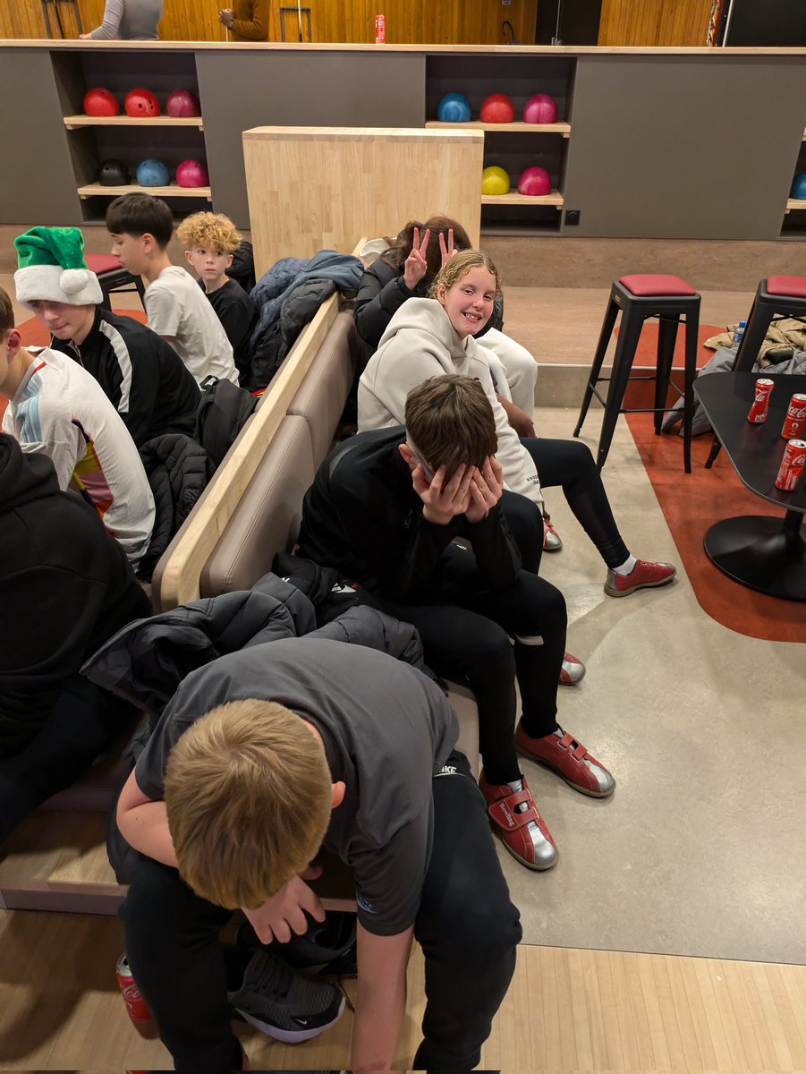 Mrs Thomas tweet media